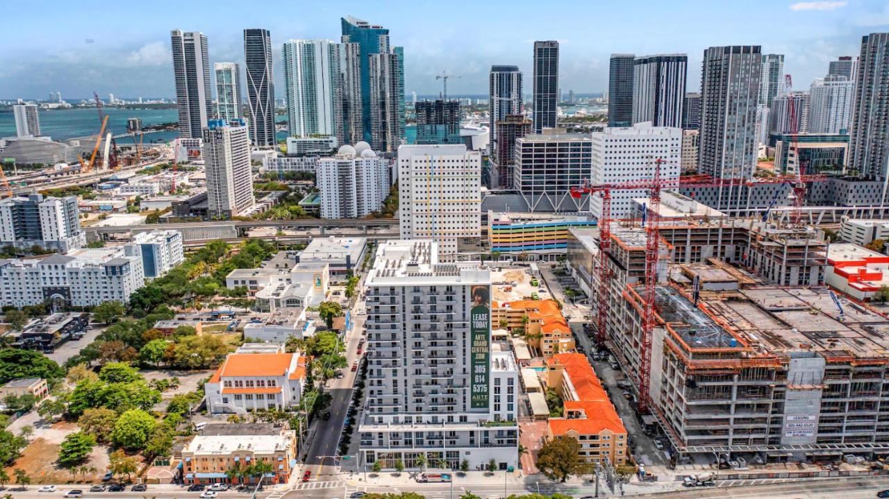 Appartamento Stylish Unit In Downtown Miami With Free Parking Esterno foto